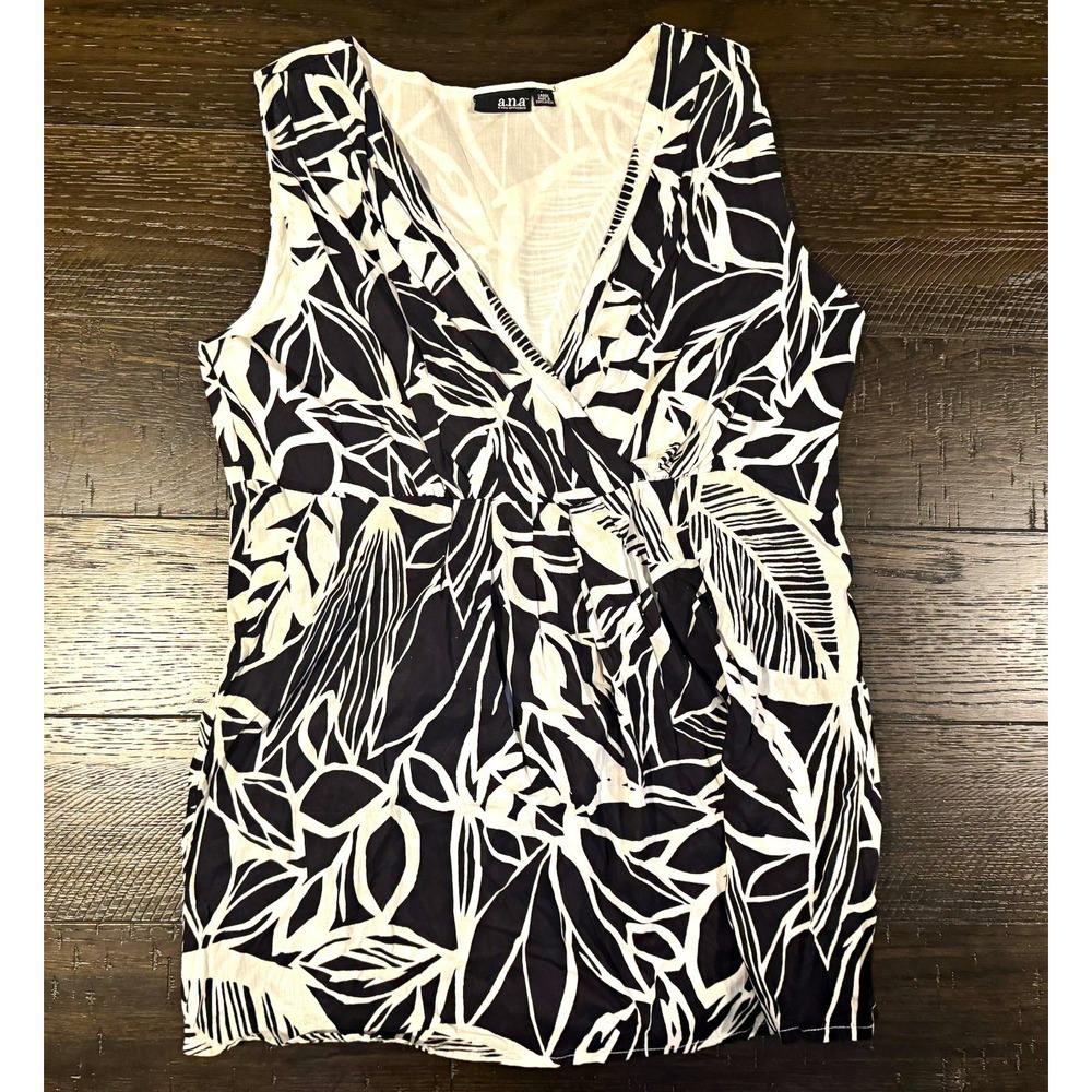 a.n.a Womens Blouse L Black White Floral Sleeveless V-Neck Regular Fit